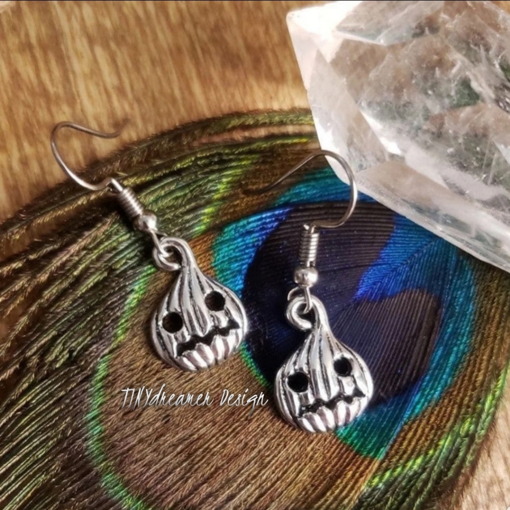 Pumpkin GHOST King Halloween earrings Goth Emo Alt Creepy Horror Fan Gift idea - Picture 9 of 10